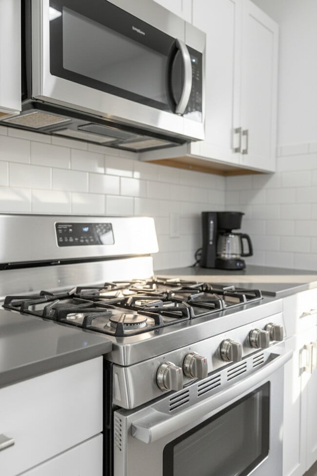 Foto del edificio - 3333 Broadway