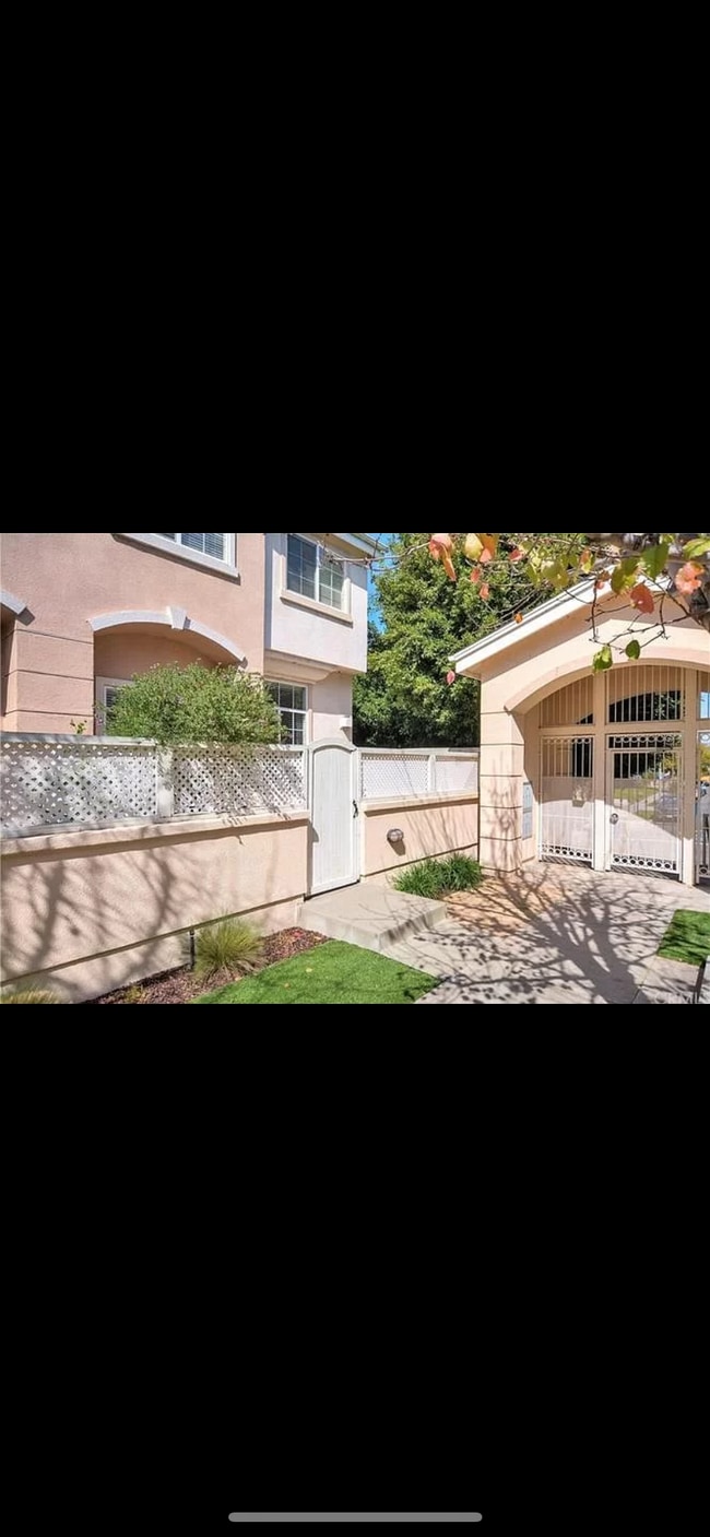 Building Photo - 5740 S Glennie Ln