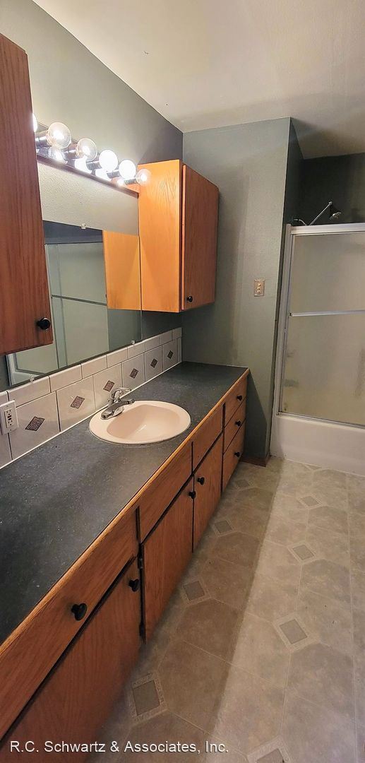 Building Photo - 1 br, 1 bath House - 3202 E 33rd