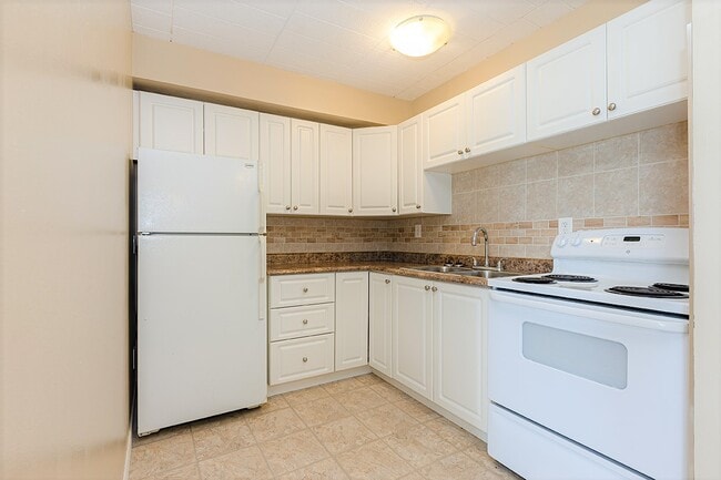 Building Photo - Bay Court