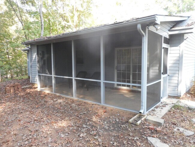 Building Photo - Pfafftown - Salem West!