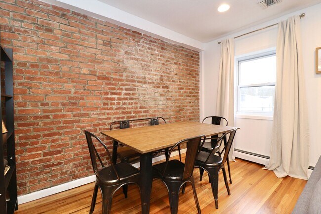 Building Photo - 206 Beacon Ave