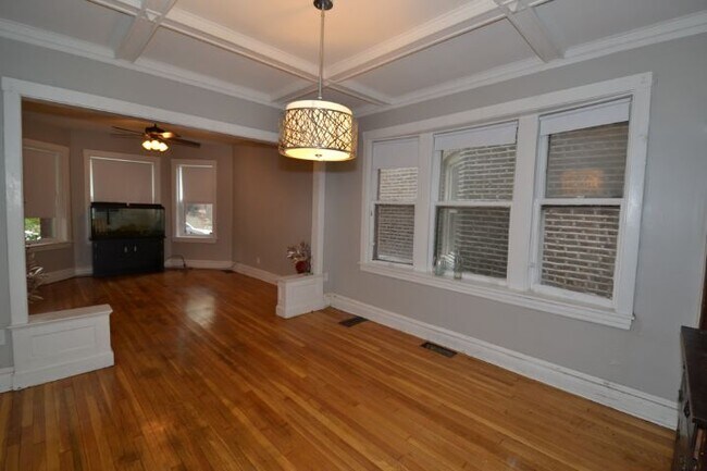 Foto del edificio - 4713 N Albany Ave