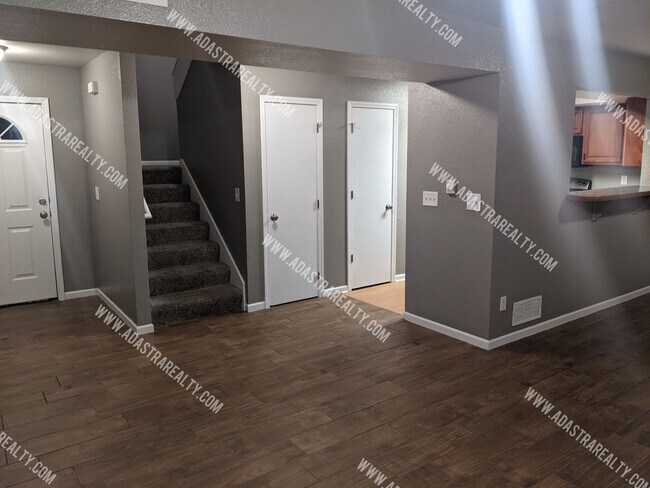 Foto del edificio - Beautiful and Spacious Basehor Townhome-Av...