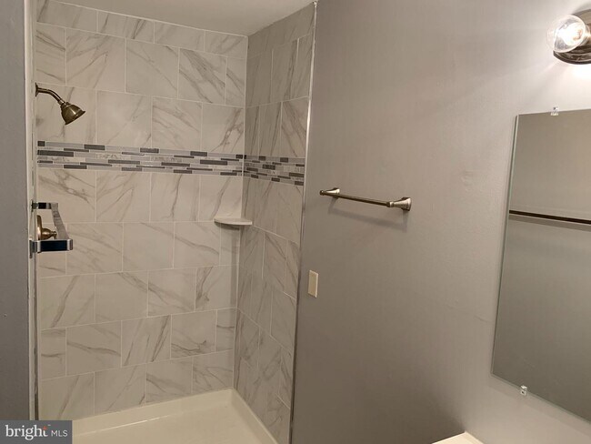 Foto del edificio - 3207 Golf View Dr