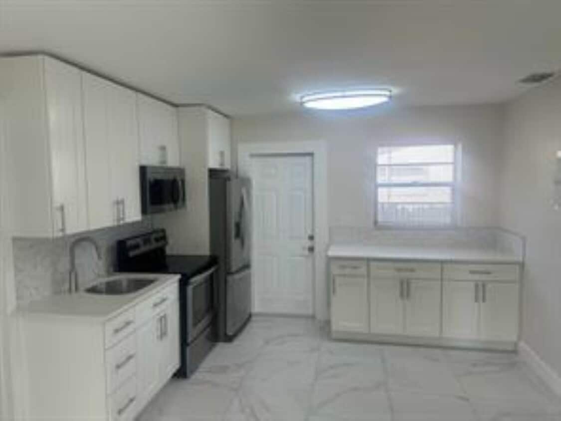 Primary Photo - 1227 NW 6th Ave