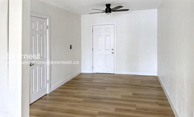 Foto del edificio - 2317 W Adams St