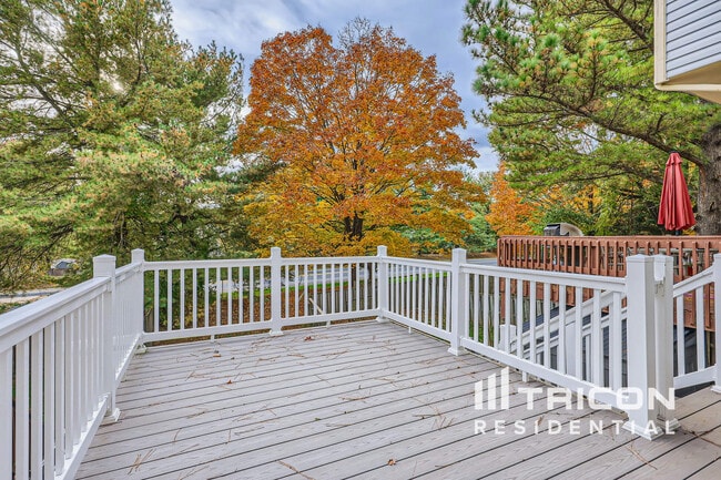 Building Photo - 3326 Midland Ct