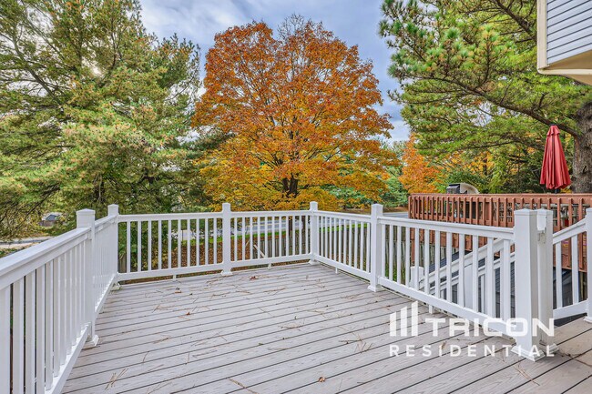 Foto del edificio - 3326 Midland Ct