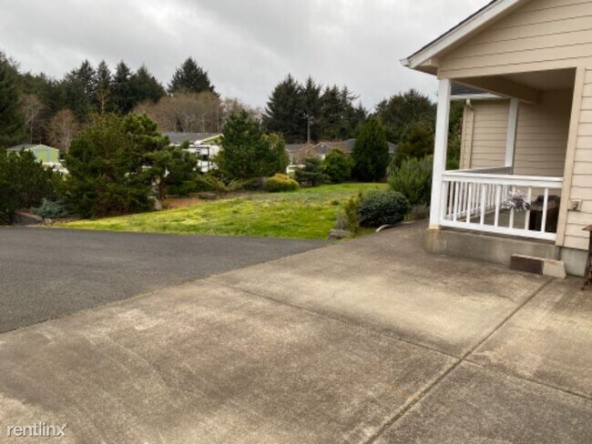 Building Photo - 3 br, 2 bath House - 235 NE Evergreen Ln