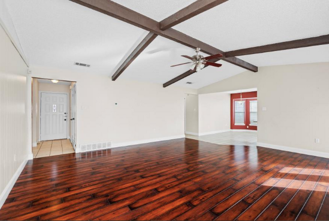 Building Photo - 2321 Parkside Dr