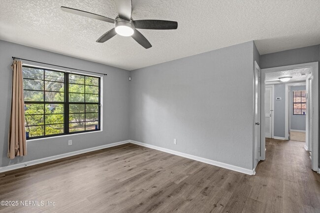 Foto del edificio - 2739 King Cole Dr