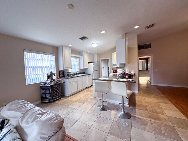 Building Photo - 8216 Quito Pl