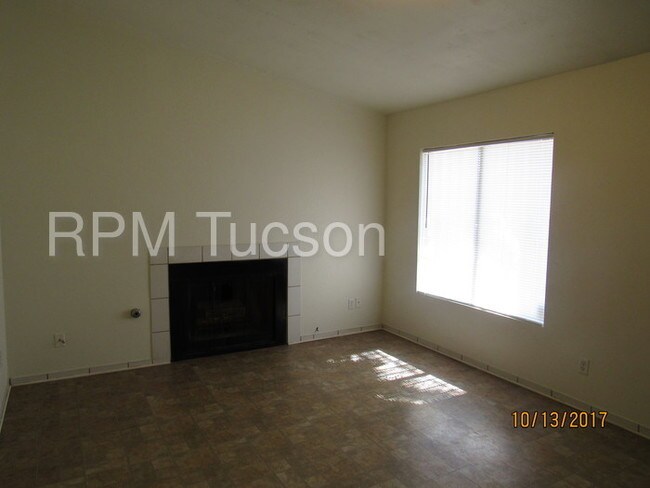 Building Photo - 1750 W Lester St