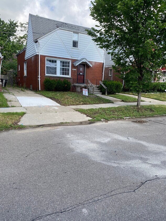 Building Photo - 16729 Woodingham Dr