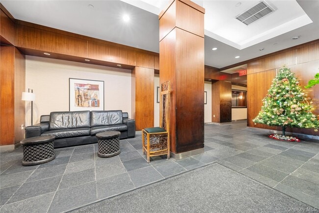 Foto del edificio - 380 Malcolm X Blvd