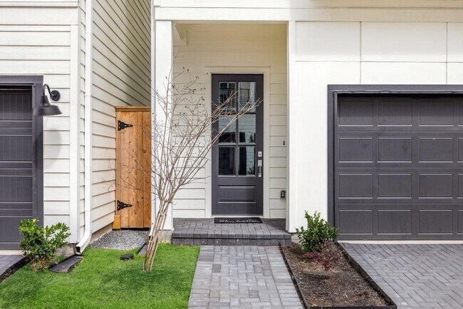 Foto del edificio - 6310 Brighton Oaks Ln