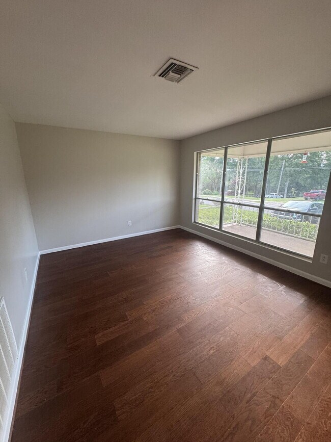 Foto del edificio - Updated 3 bed/2 bath with Carport