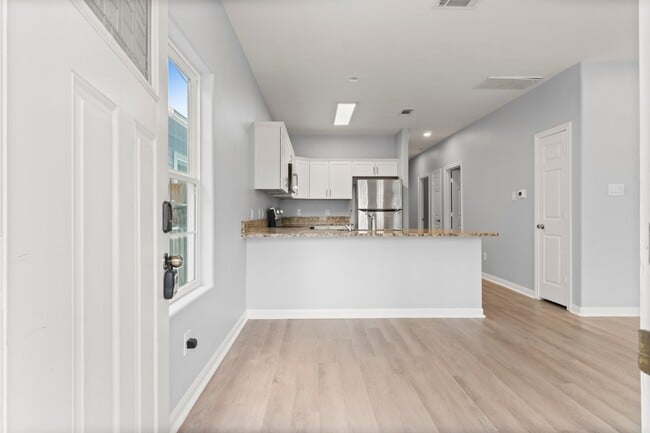 Building Photo - 16866 W Hammon