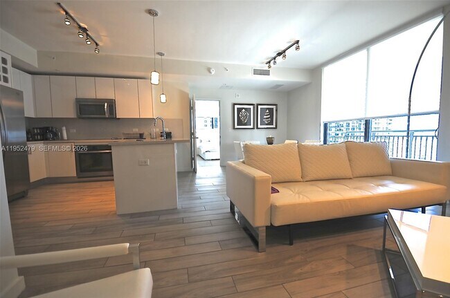 Foto del edificio - 999 SW 1st Ave