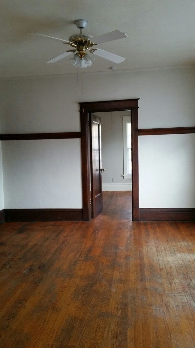 Building Photo - 1616 5th Ave SE