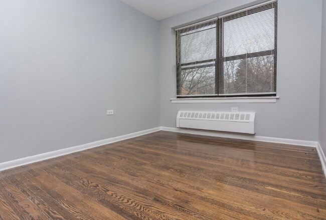 Foto del edificio - 7836 S South Shore Dr