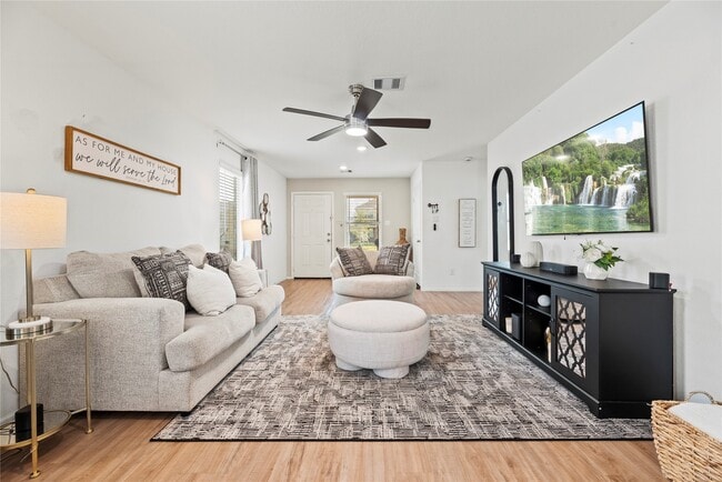 Foto del edificio - 7207 Clover Chase Dr