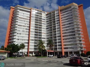 Building Photo - 1301 NE Miami Gardens Dr