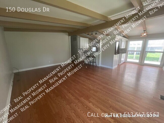 Foto del edificio - 150 Douglas Dr