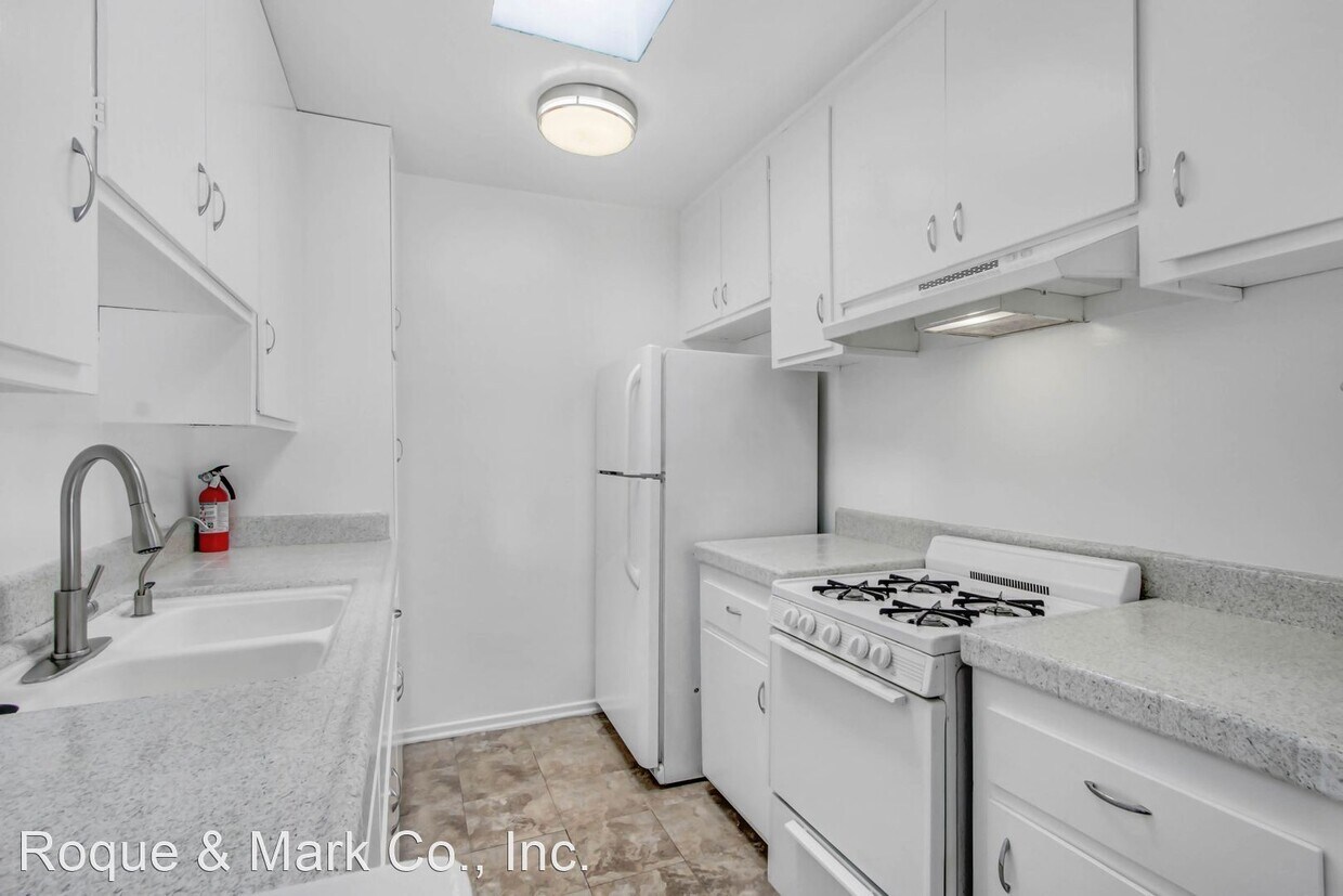 Primary Photo - 1 br, 1 bath Apartment - 3625 Mentone Aven...