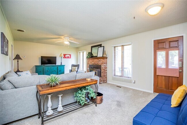 Foto del edificio - 107 NW Winfield Ln