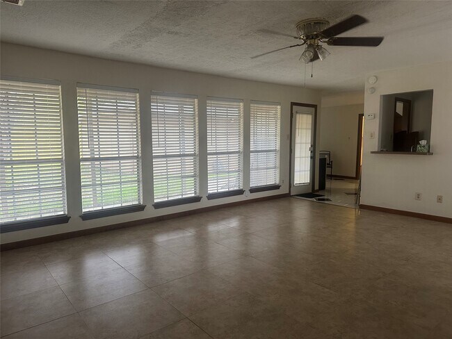 Building Photo - 14802 Sagamore Hills Dr