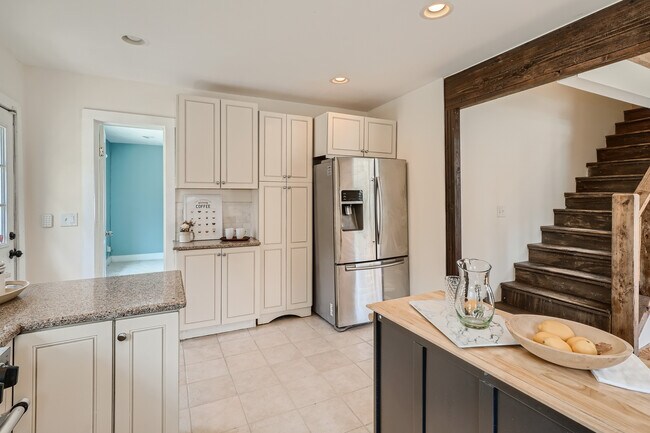 Foto del edificio - 530 Elmwood Rd NW