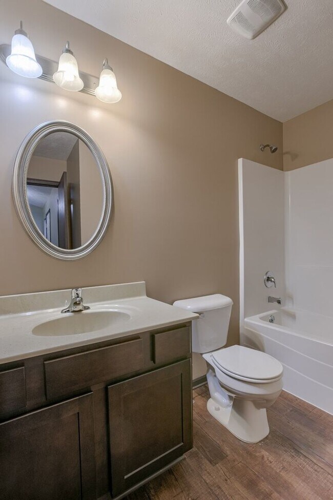 Foto del edificio - 2630-34 W Timberlake Dr