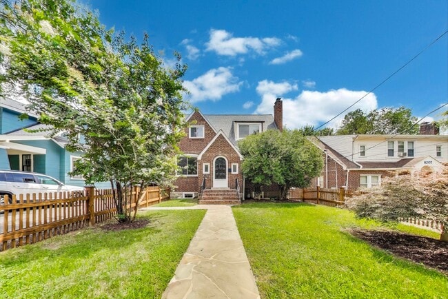 Building Photo - 8209 Flower Ave