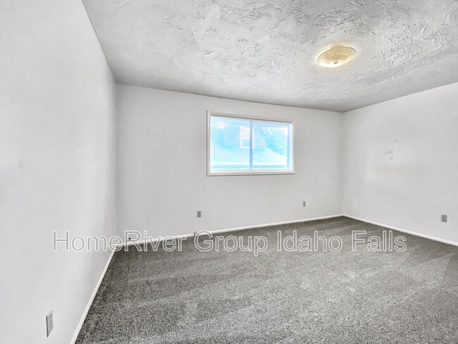 Building Photo - 1260 S Blvd