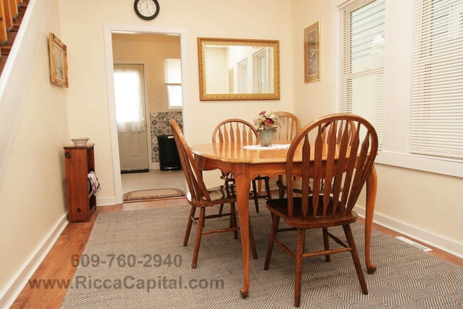 Building Photo - 215 S Atlantic Ave E