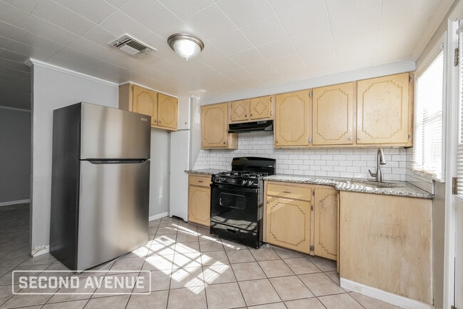 Building Photo - 3100 SW 45th St