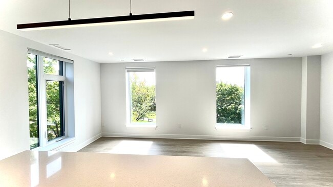 Building Photo - 60 Stanley Av