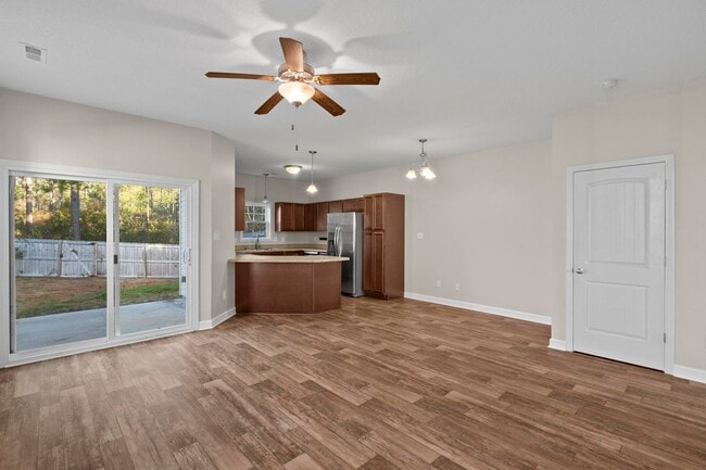 Building Photo - Townhouse For Rent!