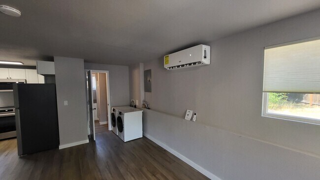 Foto del edificio - 2 Bed 1 Bath single level home Bend Oregon