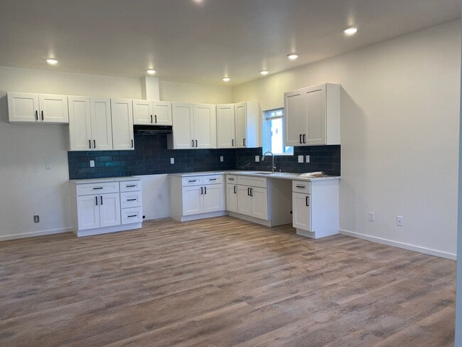 Building Photo - 10 Fully Fenced New Construction Houses Av...