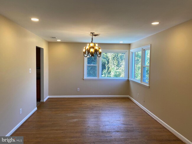 Building Photo - 8213 Clay Dr