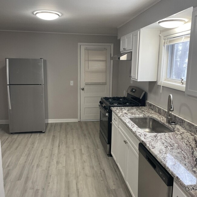 Building Photo - 105 Carlisle St