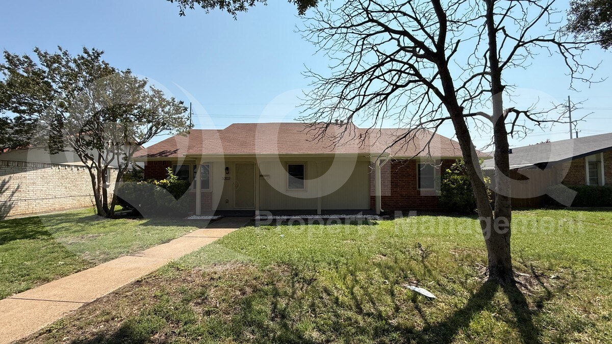 Primary Photo - 3302 High Plateau Dr