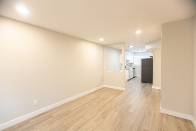 Foto del edificio - 422 W 6th St