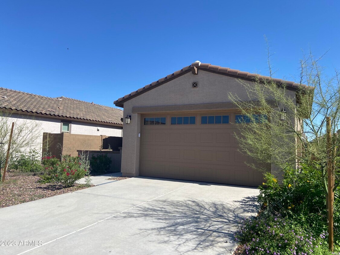 Primary Photo - 9333 W Montecito Ave