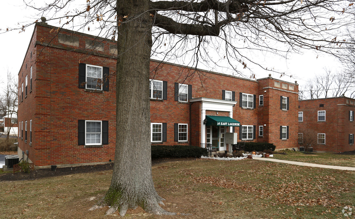Building Photo - 10-18 E Lakeside Ave
