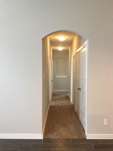 Building Photo - 935 Skyview Dr