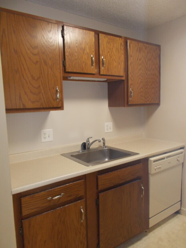 Building Photo - 11 Saint James Pl